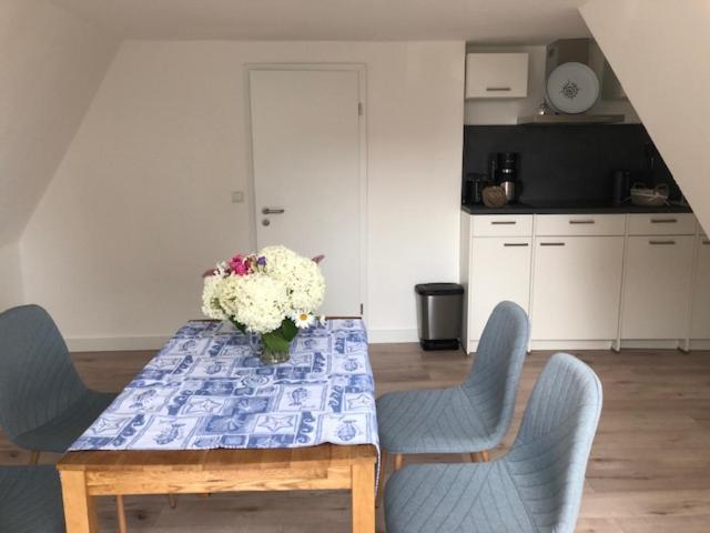 Die Graefin Auf Ruegen - Ferienappartements Parchtitz ภายนอก รูปภาพ