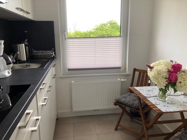 Die Graefin Auf Ruegen - Ferienappartements Parchtitz ภายนอก รูปภาพ
